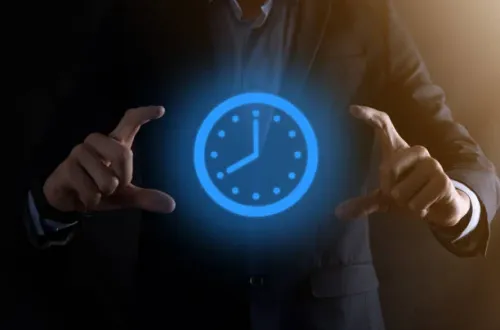 Businessman hand holds the icon of hours clock 7k6der7jap2osdcbdj33cailplwsb6ypf6s6yubrnlk